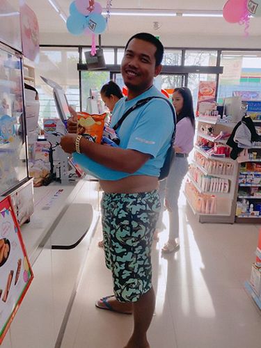 泰国 2020 年起禁用塑胶袋,意外激发网友晒出「超有创意」购物方式!